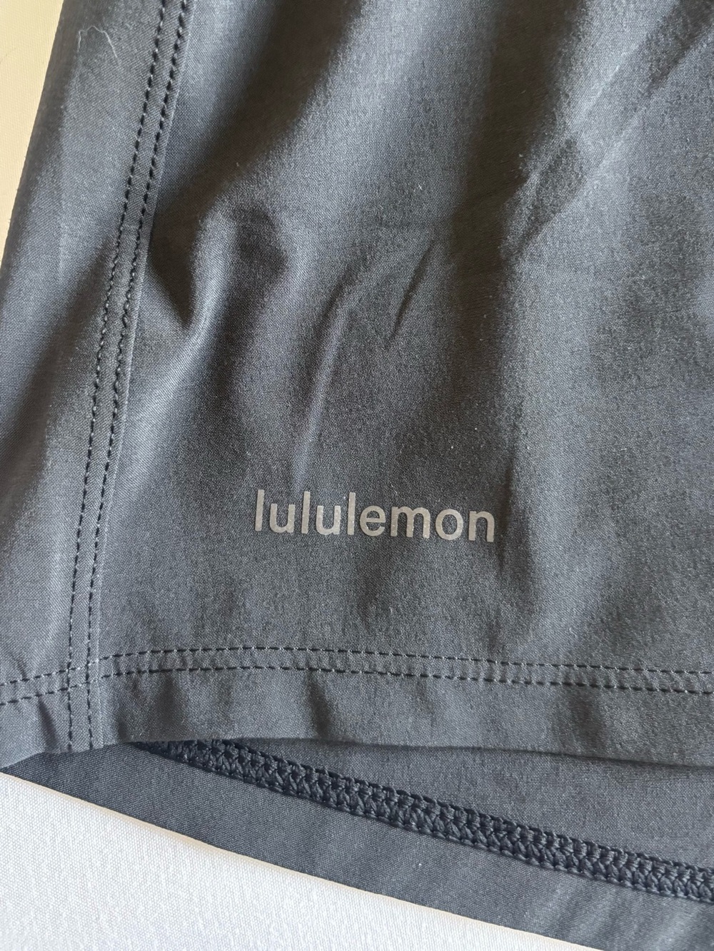 Lululemon pace crush shorts 2.5 in - Picture 3 of 5